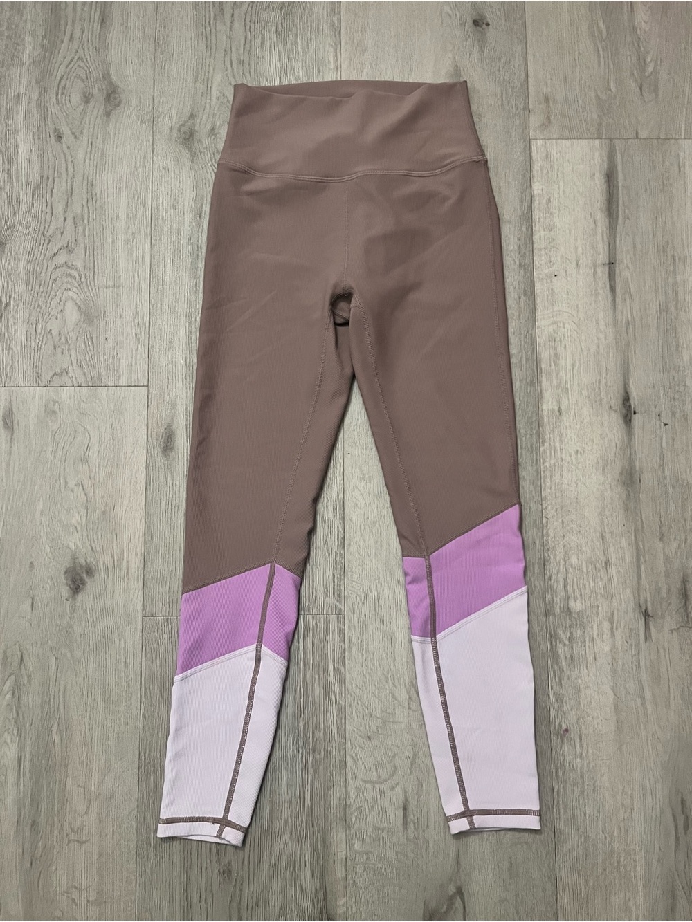 Wilo Women's Colorblock High-Rise Leggings in Mauve with Lilac Panels